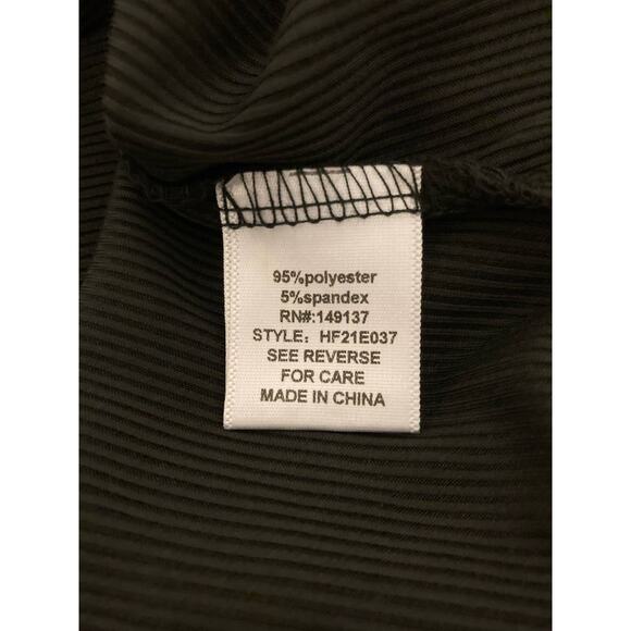 HYFVE Women's Ribbed Crop Cardigan Top Medium Black NWT Button Front Scoop Neck - Picture 5 of 6